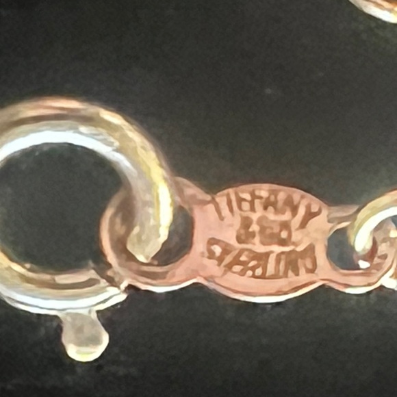 SOLD TOO LATE!!! Vintage Tiffany&Co Elsa Peretti petite bean design pendant - Picture 6 of 6